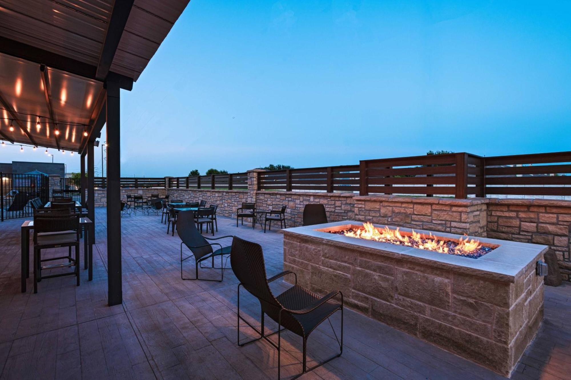 Courtyard Dallas Grand Prairie Buitenkant foto
